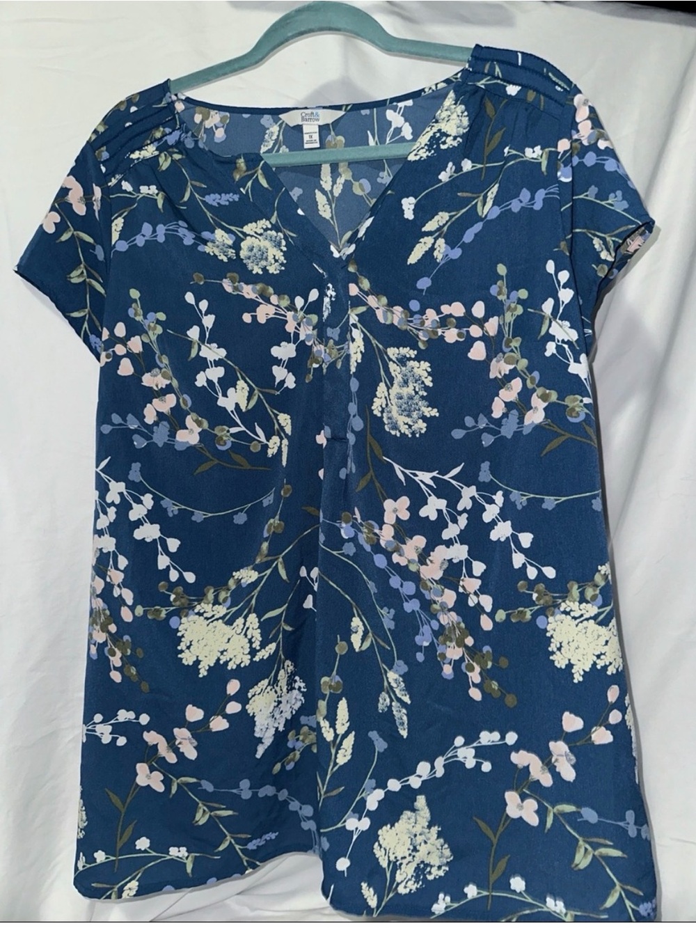 Croft & Barrow Blue Floral V-neck Short Sleeves Blouse